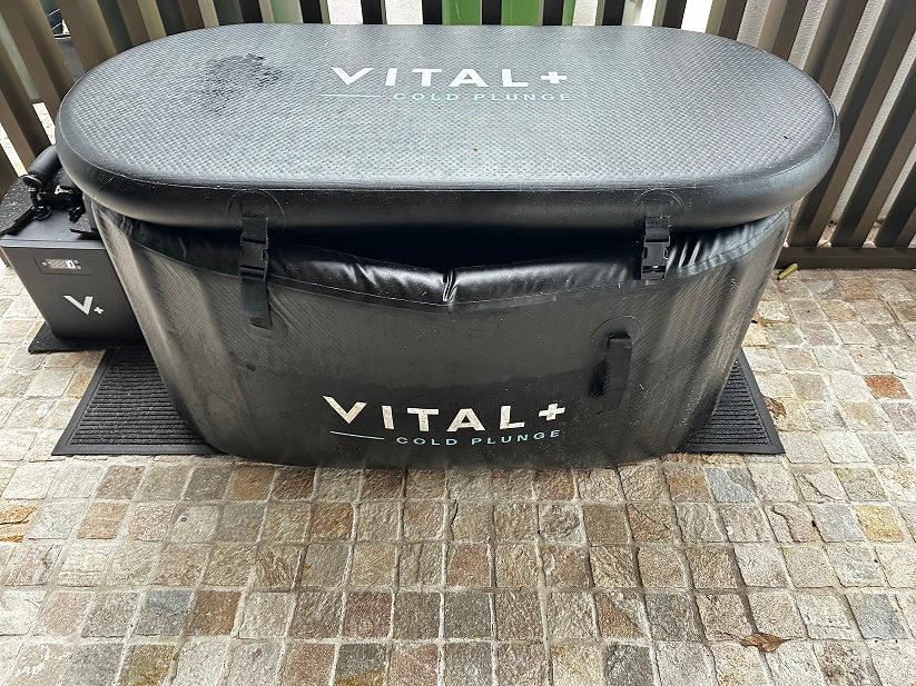 Vital Plus ice bath cold plunge tub with thermal lid - front view showing construction quality